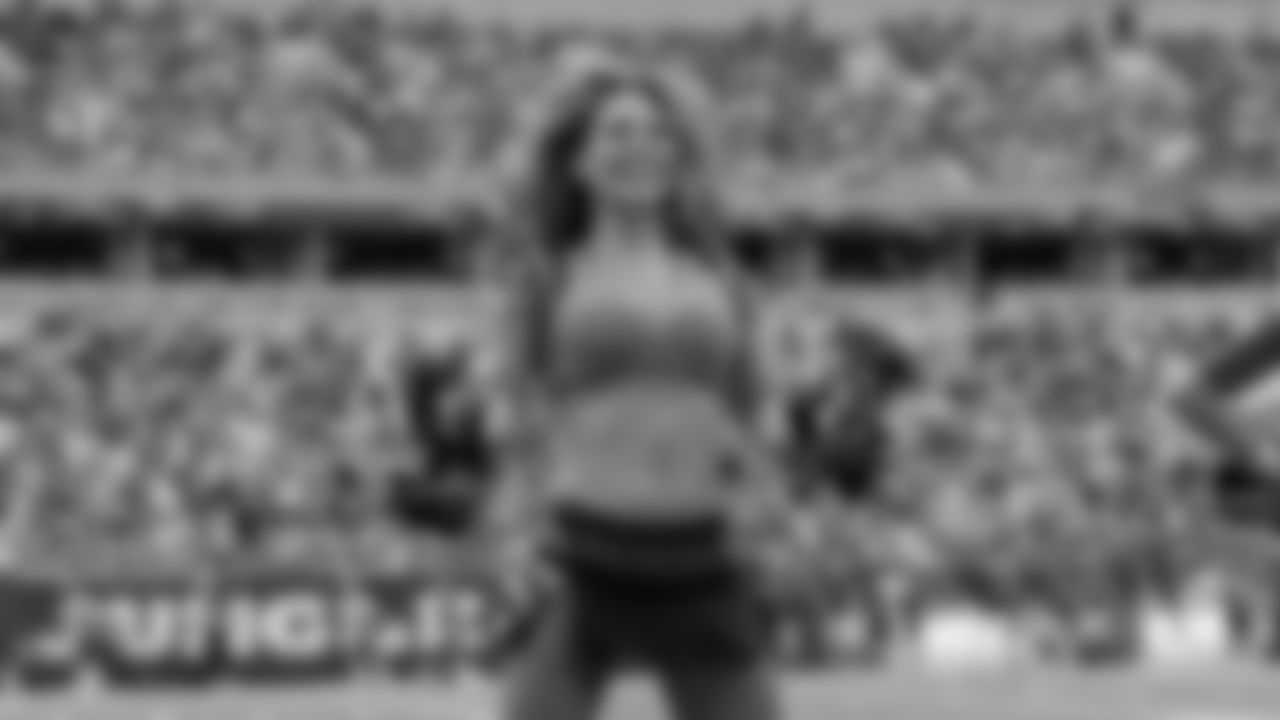 091422 Cheer-03