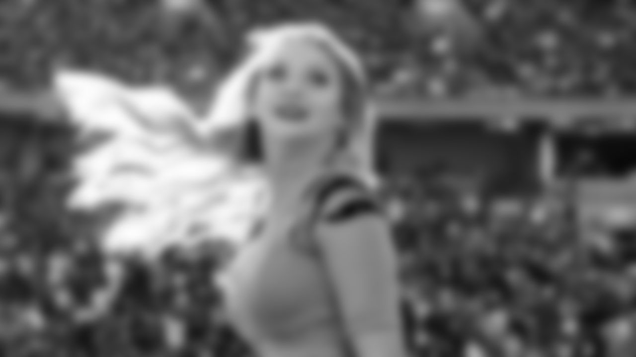 211108-ben-gals-cheerleader_34