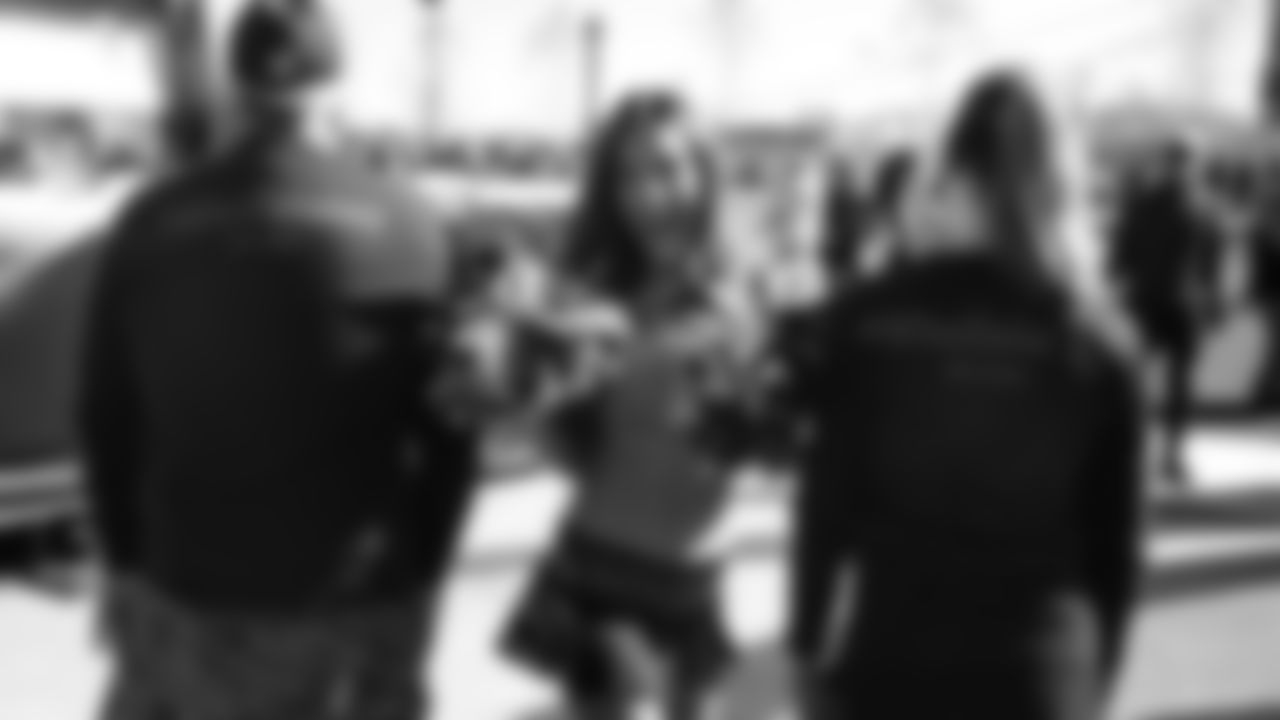 211108-ben-gals-cheerleader_59