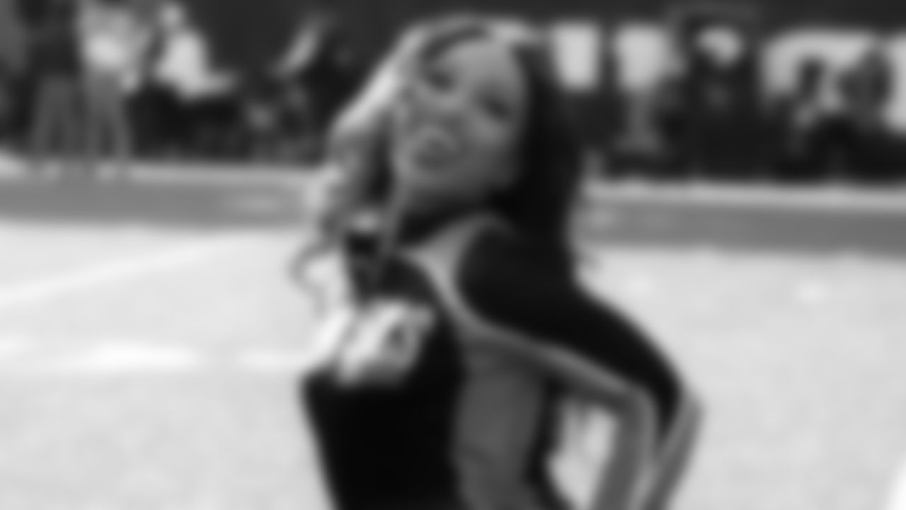 211205-ben-gals-cheerleader_39