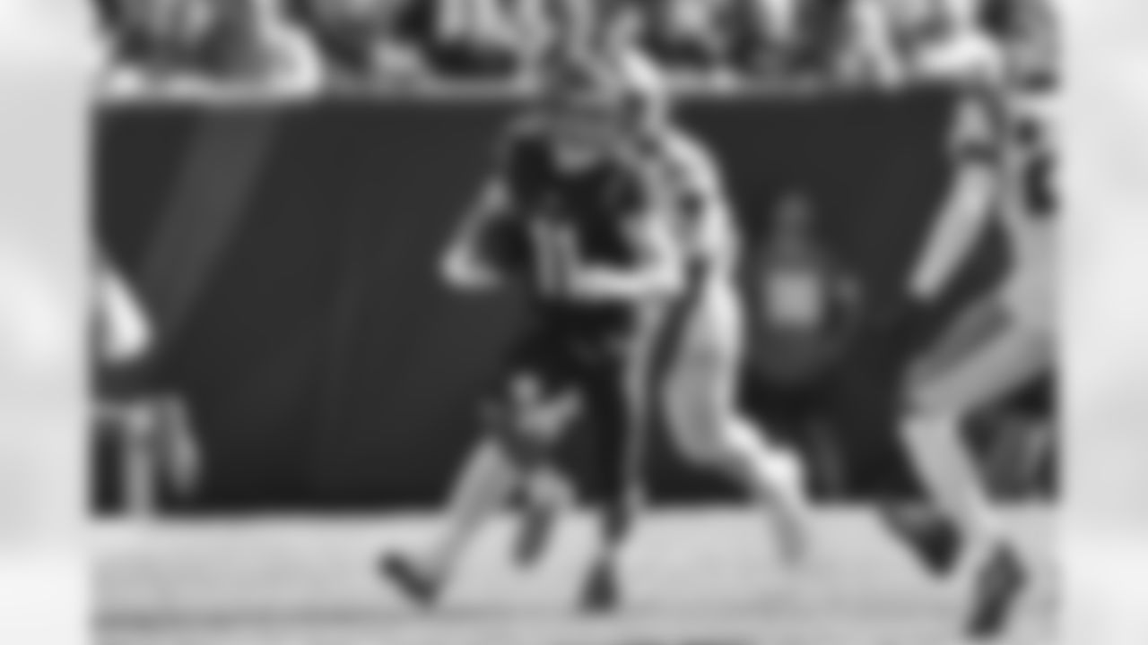 WR Trent Taylor runs with the ball after completing the catch during the Bengals-Panthers game in Week 9 of the 2022 season.