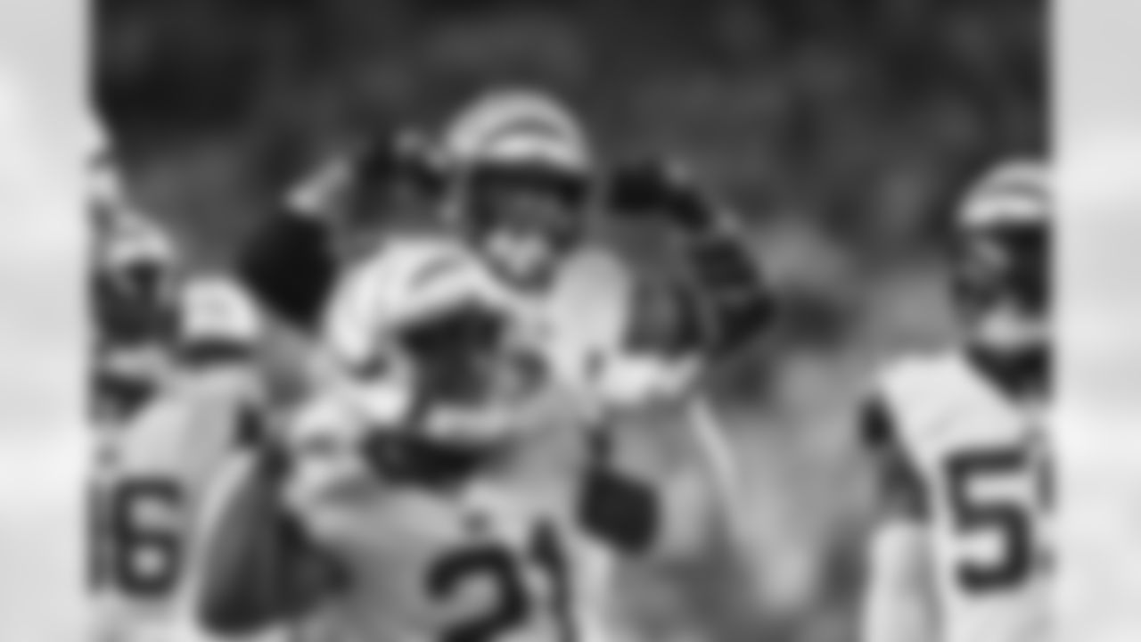 DE Sam Hubbard and CB Mike Hilton flex after a defensive stop during the Bengals-Dolphins Week 4 Game at Paycor Stadium.