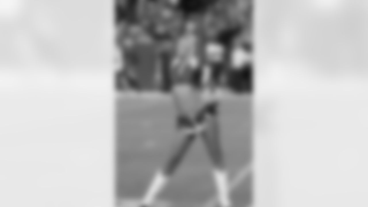 The Denver Broncos Cheerleaders perform during the Broncos' preseason Week 3 game against the Vikings on Aug. 27, 2022.