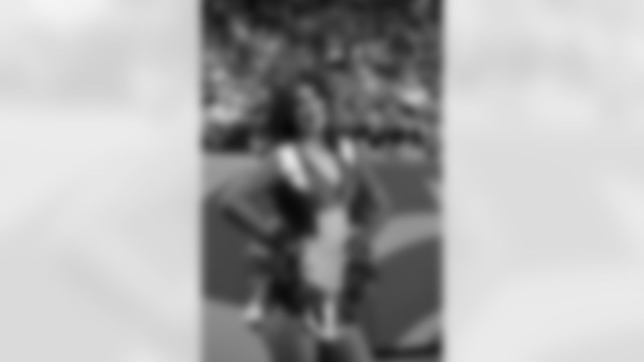 The Denver Broncos Cheerleaders perform during the Broncos' preseason Week 3 game against the Vikings on Aug. 27, 2022.