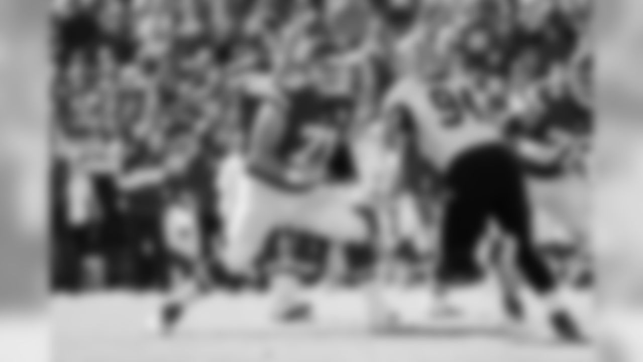 71 RT Mitchell Schwartz (81.8)