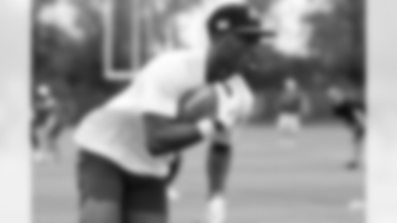 86 WR Vyncint Smith
Players train during Phase II of offseason workouts.