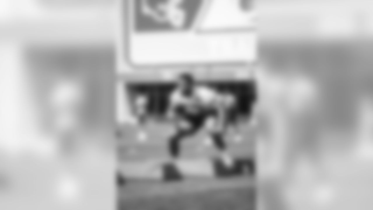 OLB Oshane Ximines