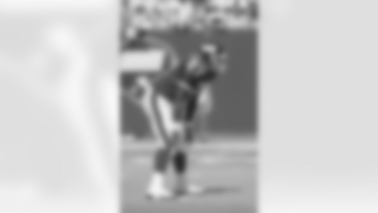 Rodney Hampton (27) of the New York Giants waits for the snap during the Giants 20-10 win over the Los Angeles Rams at Giants Stadium in East Rutherford, NJ on September 19, 1993.