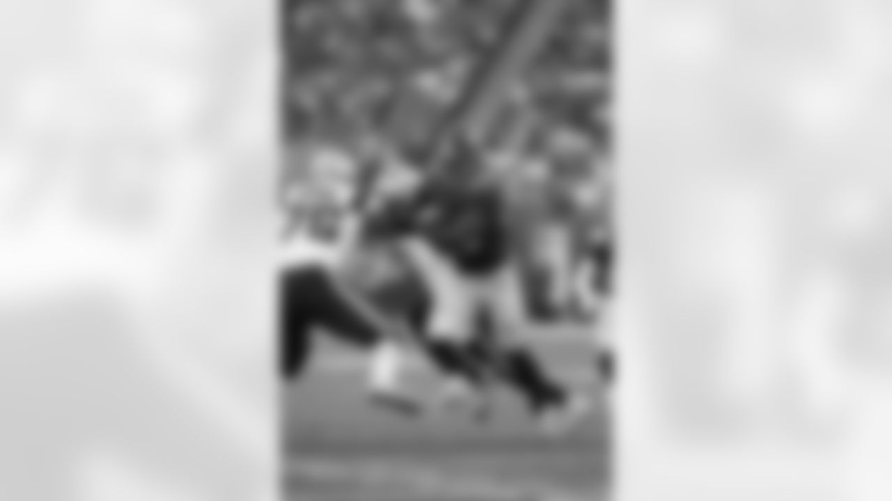 New York Giants linebacker Oshane Ximines (53) during a preseason game against the New England Patriots on Sunday August 29th, 2021 in East Rutherford, New Jersey