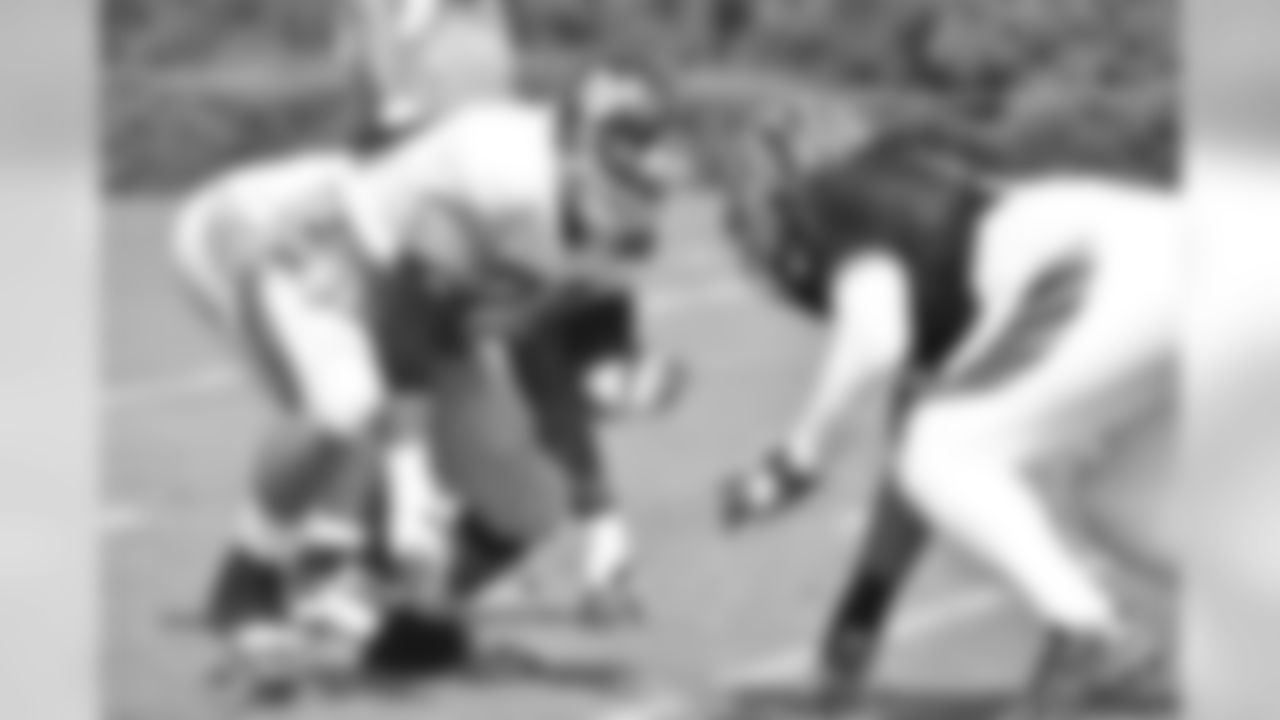 OL Weston Richburg