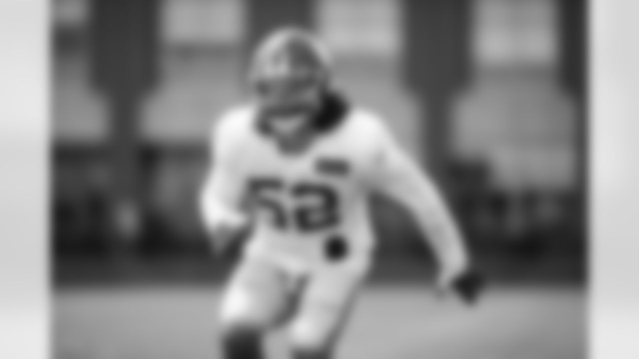 Devante Downs (52)