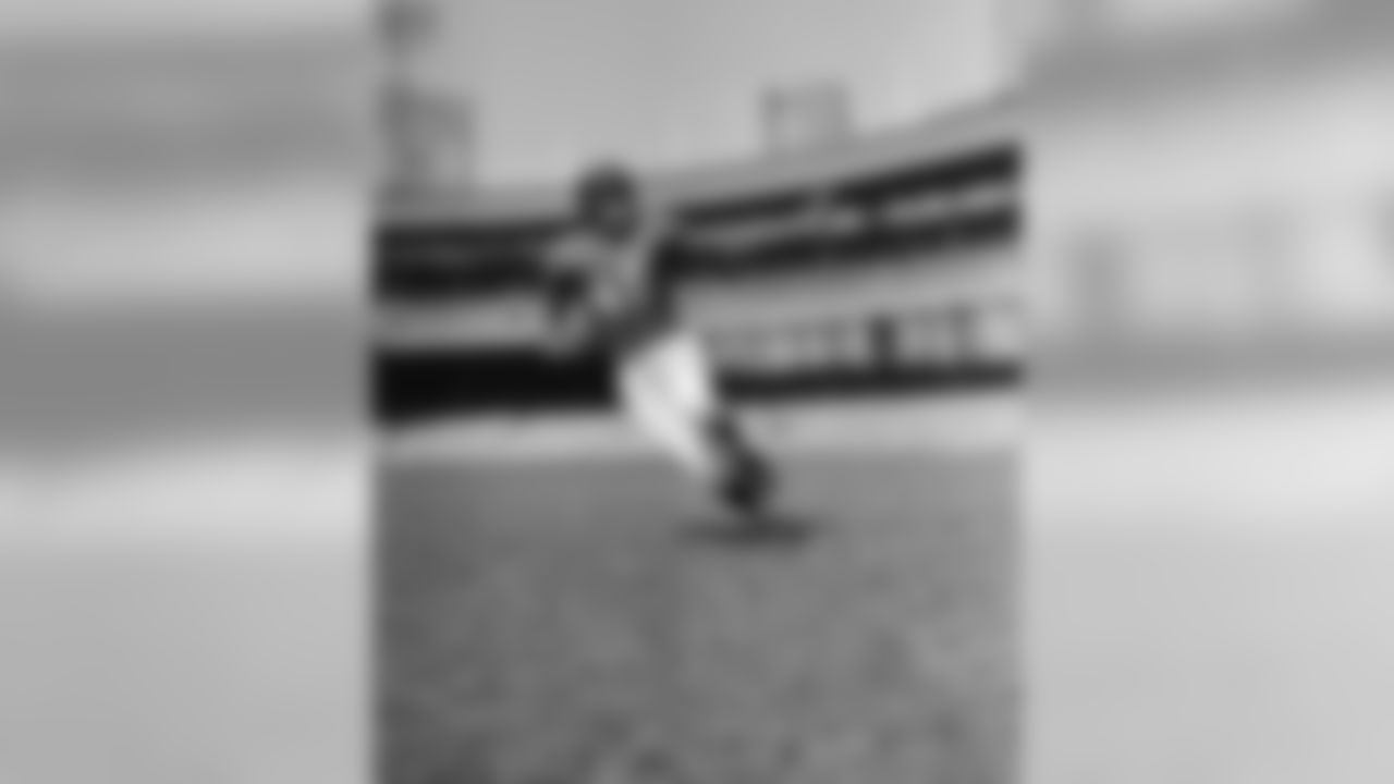 Emlen Tunnell of the New York Giants poses for a photo at the Polo Grounds in New York on Oct. 14, 1952. (AP Photo)