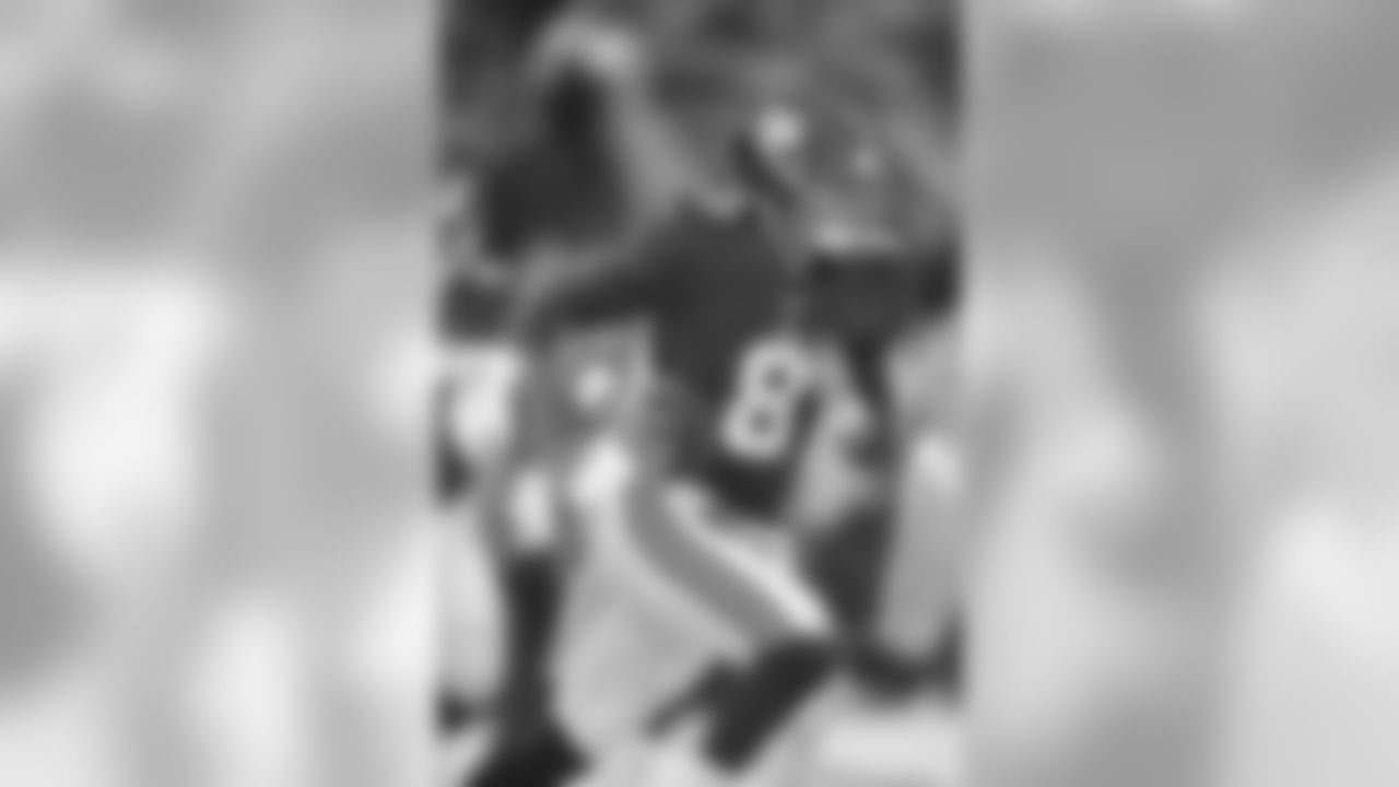 New York Giants quarterback Daniel Jones (8) scrambles for yardage during an NFL game against the Green Bay Packers, Sunday Dec.1 2019 in East Rutherford, N.J. The Packers defeated the Giants 31-13. (Damian Strohmeyer via AP)