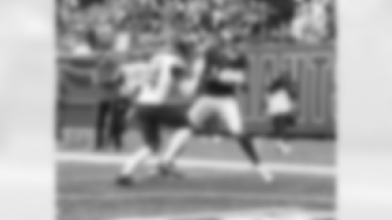 New York Giants wide receiver Isaiah Hodgins (18) makes a touchdown catch during a NFL football game against the Washington Commanders, Sunday December 4, 2022 in East Rutherford, NJ (Evan Pinkus\New York Giants )