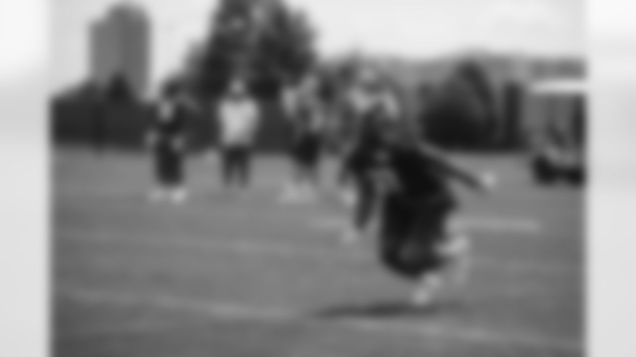 RB Gary Brightwell (37)