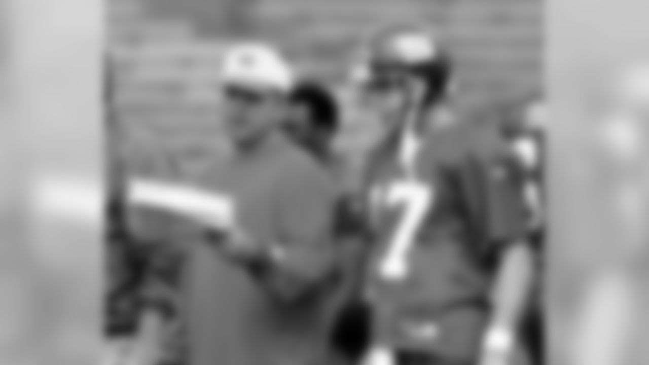 New York Giants offensive coordinator Sean Payton, left, talks with quarterback Jason Garrett during training camp, Thursday, Aug. 3, 2000, in Albany, N.Y. Payton was named offensive coordinator by coach Jim Fassel during the off season and will be the Giants play caller this season. (AP Photo/Dave Oxford)