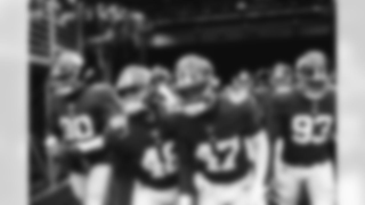 Tae Crowder (48), Cam Brown (47)