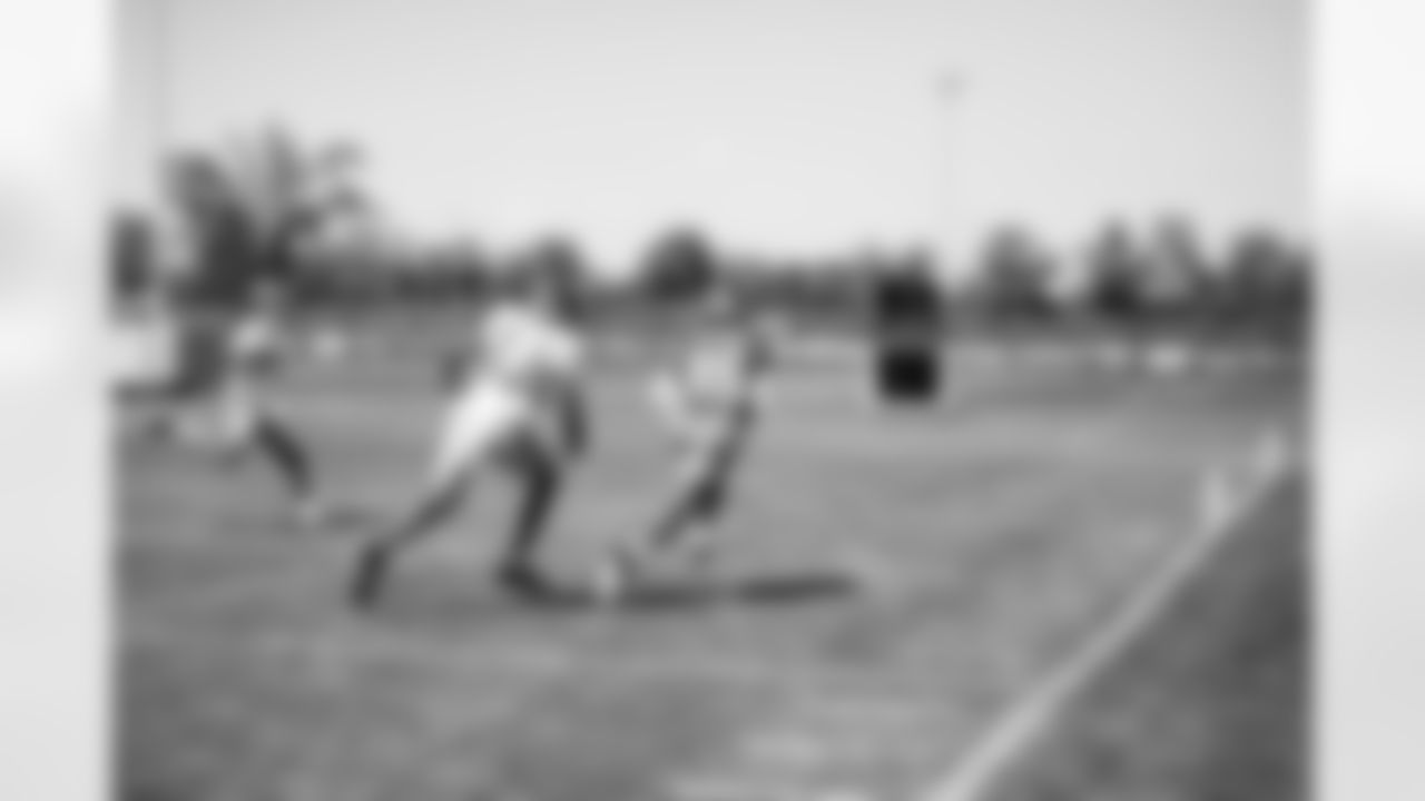 DB Tre Hawkins III (37-), WR Darius Slayton (86)