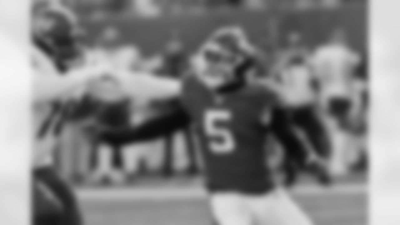 New York Giants defensive end Kayvon Thibodeaux (5)