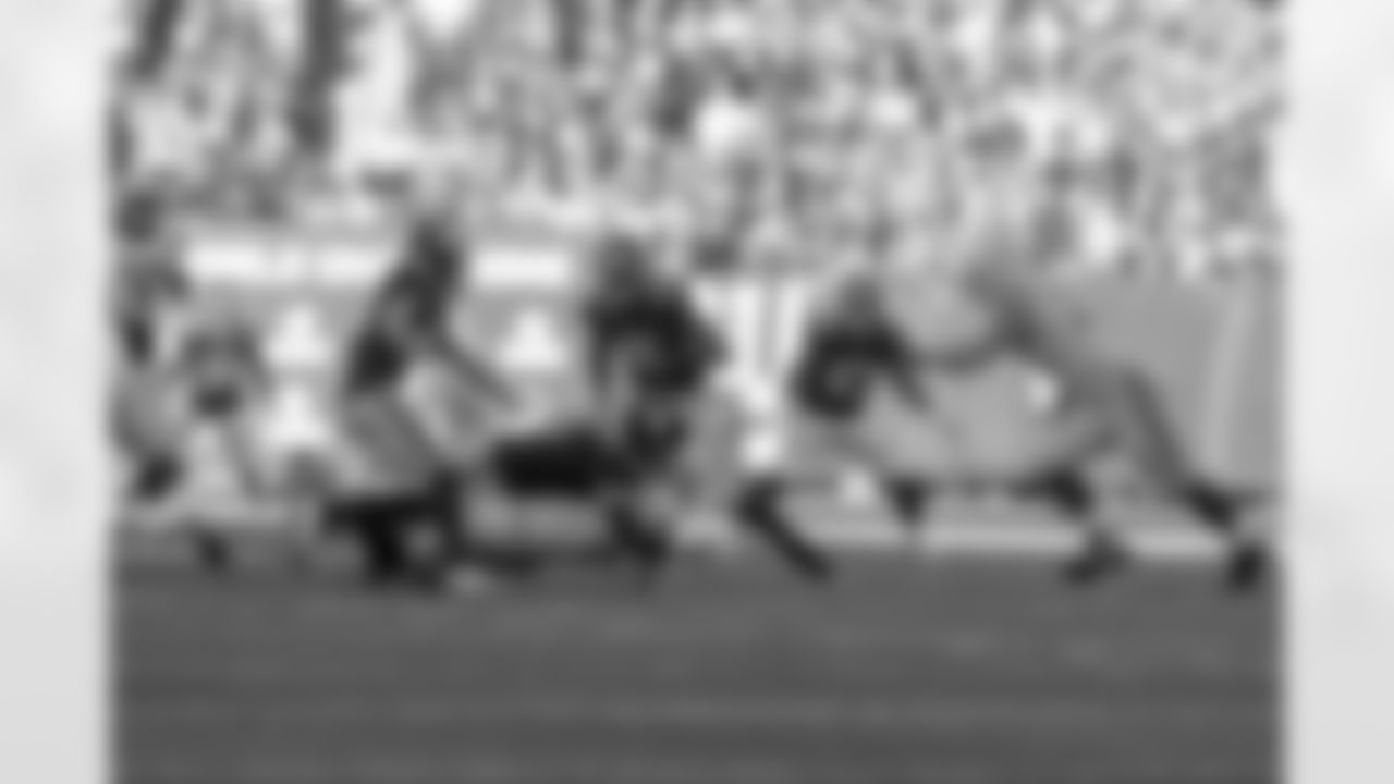 Kayvon Thibodeaux (5) Jihad Ward (55)