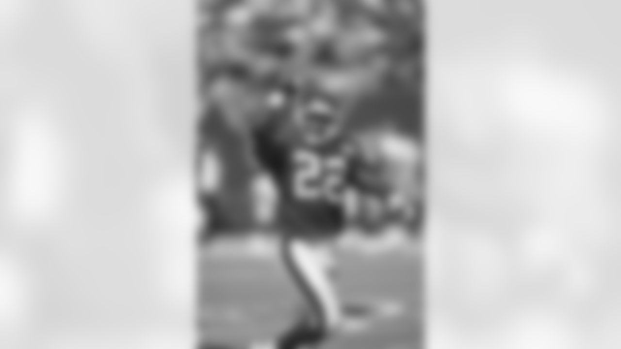 New York Giants cornerback Phillippi Sparks (22) celebrates a play against the Philadelphia Eagles in East Rutherford, NJ, Sep. 5, 1994. The Giants defeated the Eagles 28-23. (Paul Spinelli via AP)