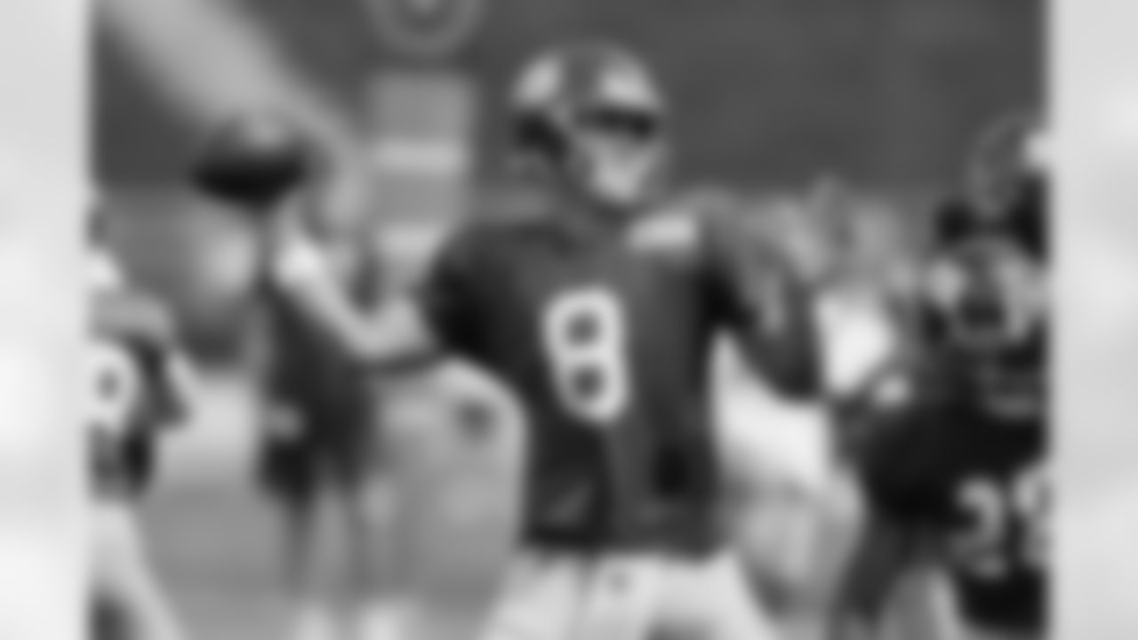 New York Giants quarterback Daniel Jones (8) throws a pass agianst the Cleveland Browns during a joint NFL football training camp practice Thursday, Aug. 19, 2021, in Berea, Ohio. (AP Photo/Ron Schwane)