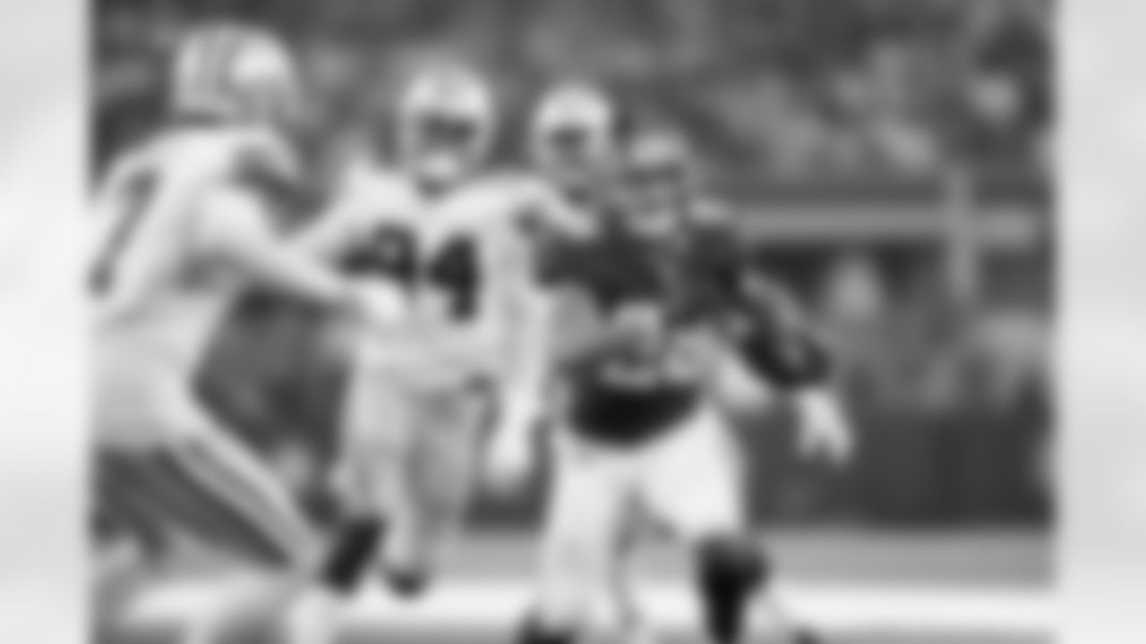 Devontae Booker (28)