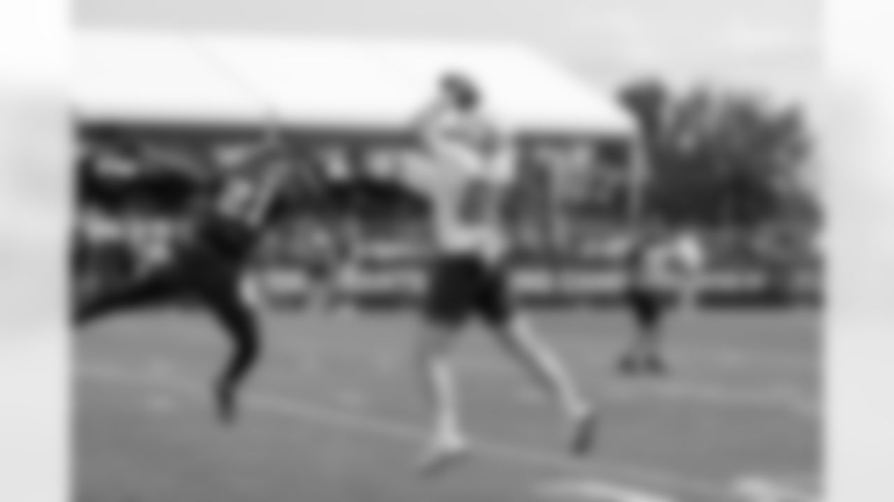 TE Tommy Sweeney (89)
