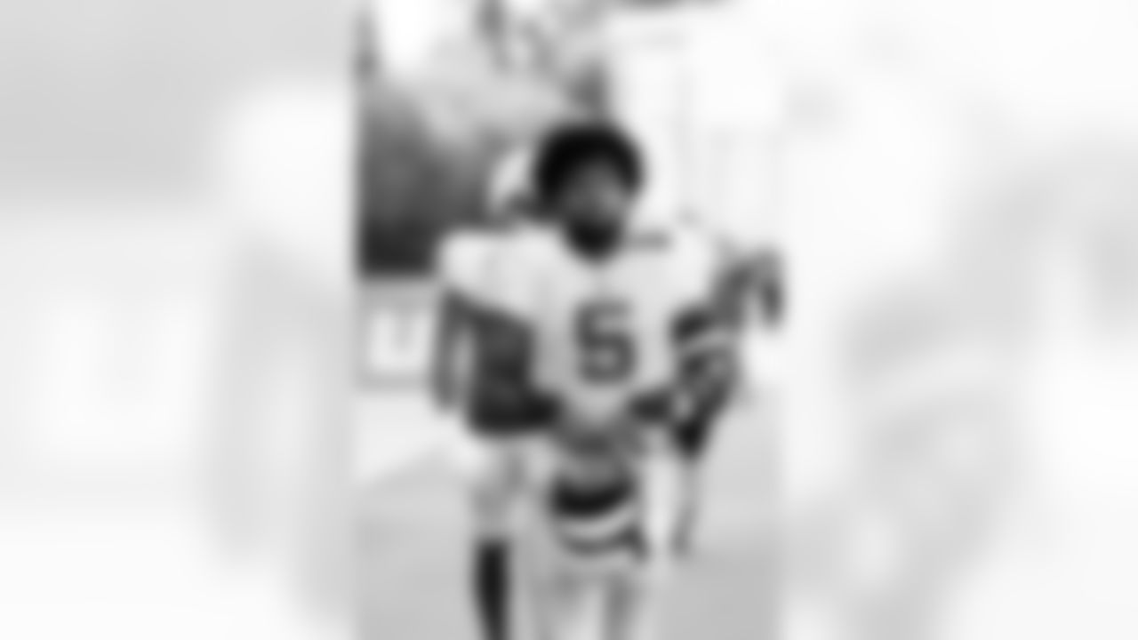 OLB Kayvon Thibodeaux (5)