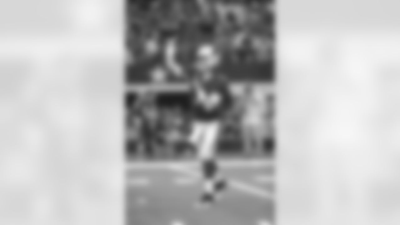 Arizona Cardinals quarterback Mike Glennon throws a pass against the Dallas Cowboys during a NFL preseason football game, Sunday, Aug. 26, 2018 in Arlington, Texas. The Cardinals won, 27-3. (G. Newman Lowrance via AP)