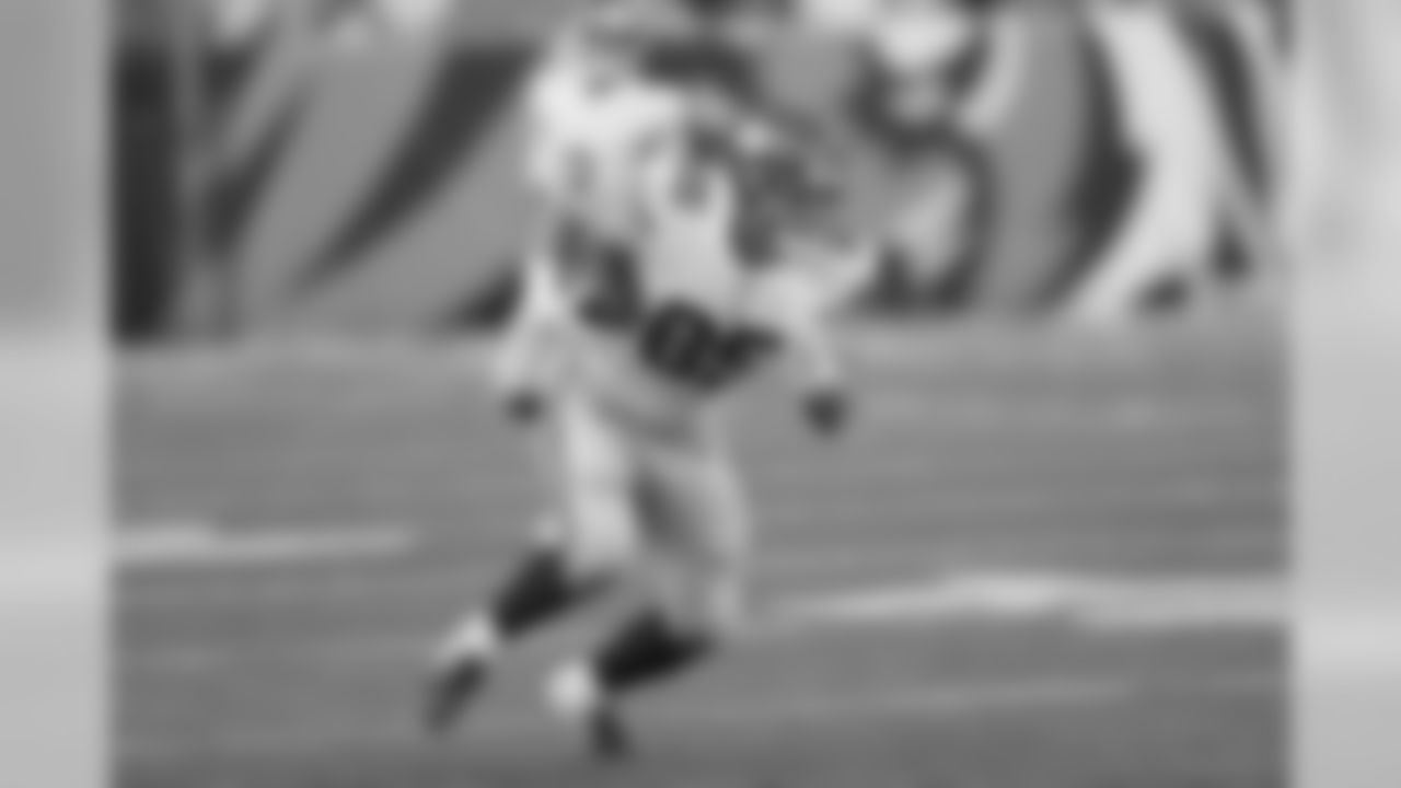 New York Giants tight end Rhett Ellison (85) runs with the football during an NFL preseason football game against the Cincinnati Bengals, Thursday, Aug. 22, 2019 in Cincinnati. The Giants defeated the Bengals 25-23. (Scott Boehm via AP)