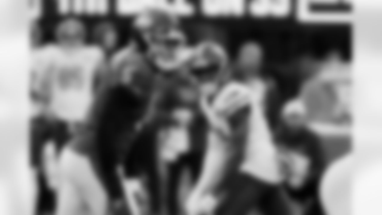 New York Giants defensive end Kayvon Thibodeaux (5)