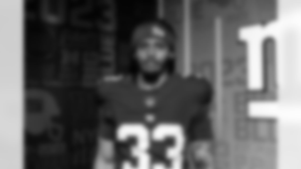 DB Aaron Robinson (33)