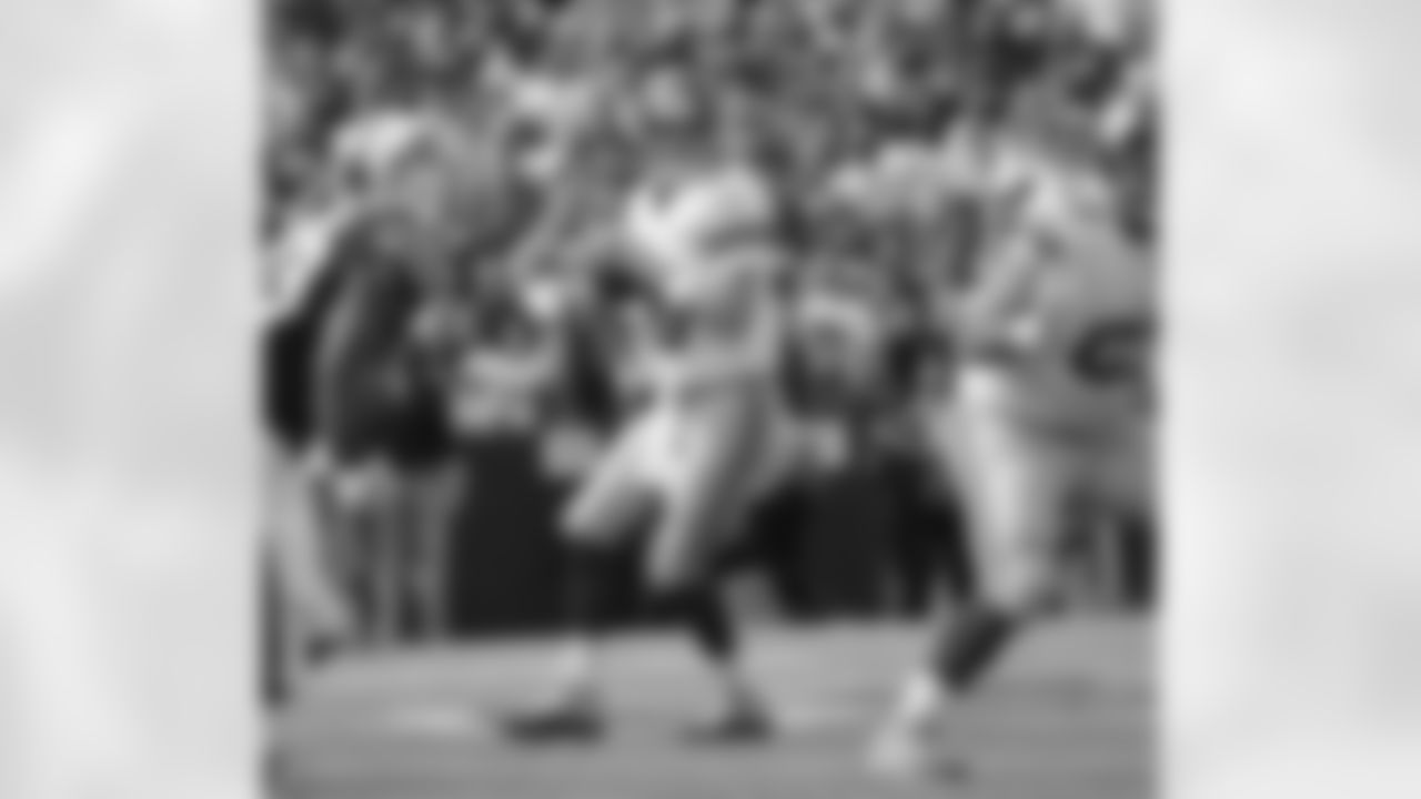 New York Giants quarterback Eli Manning looks to pass against the Buffalo Bills during an NFL football game, Sunday, Oct. 4, 2015, in Orchard Park, N.Y. (AP Photo/Bill Wippert)