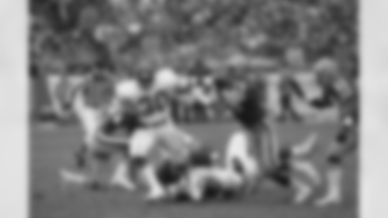 San Francisco 49ers defensive end Fred Dean (74), gets a hand on New York Giants running back Tony Galbreath (30) during the fourth quarter of the 49ers 21-10 win over the Giants, during the first round of the NFC playoff game at Candlestick Park, Dec. 31, 1984 in San Francisco, Calif. (AP Photo)