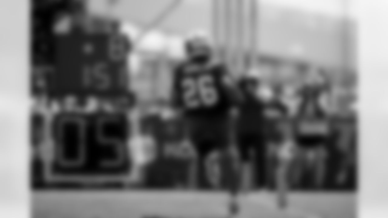RB Saquon Barkley (26)
