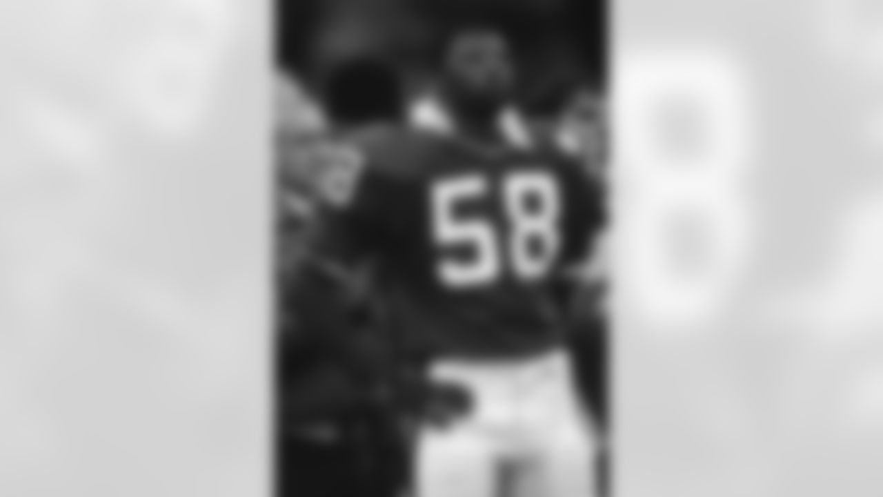 New York Giants linebacker Carl Banks (58) looks on during the NFL football game against the Green Bay Packers on December 20, 1986 in East Rutherford, New Jersey. The Giants won the game 55-24. (AP Photo/Paul Spinelli)