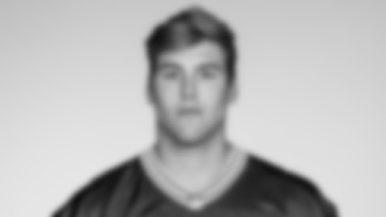 LB Lukas Van Ness