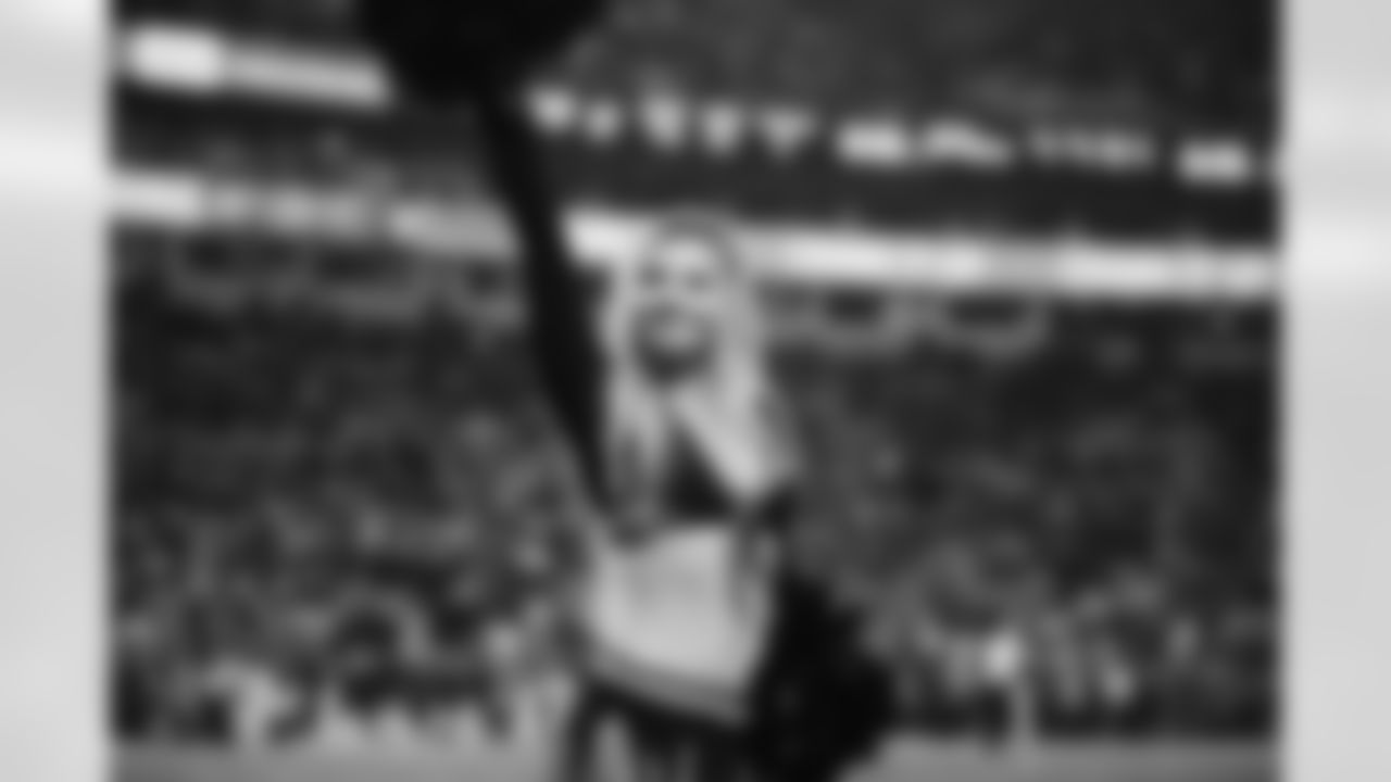 221110 Panthers vs Falcons-119