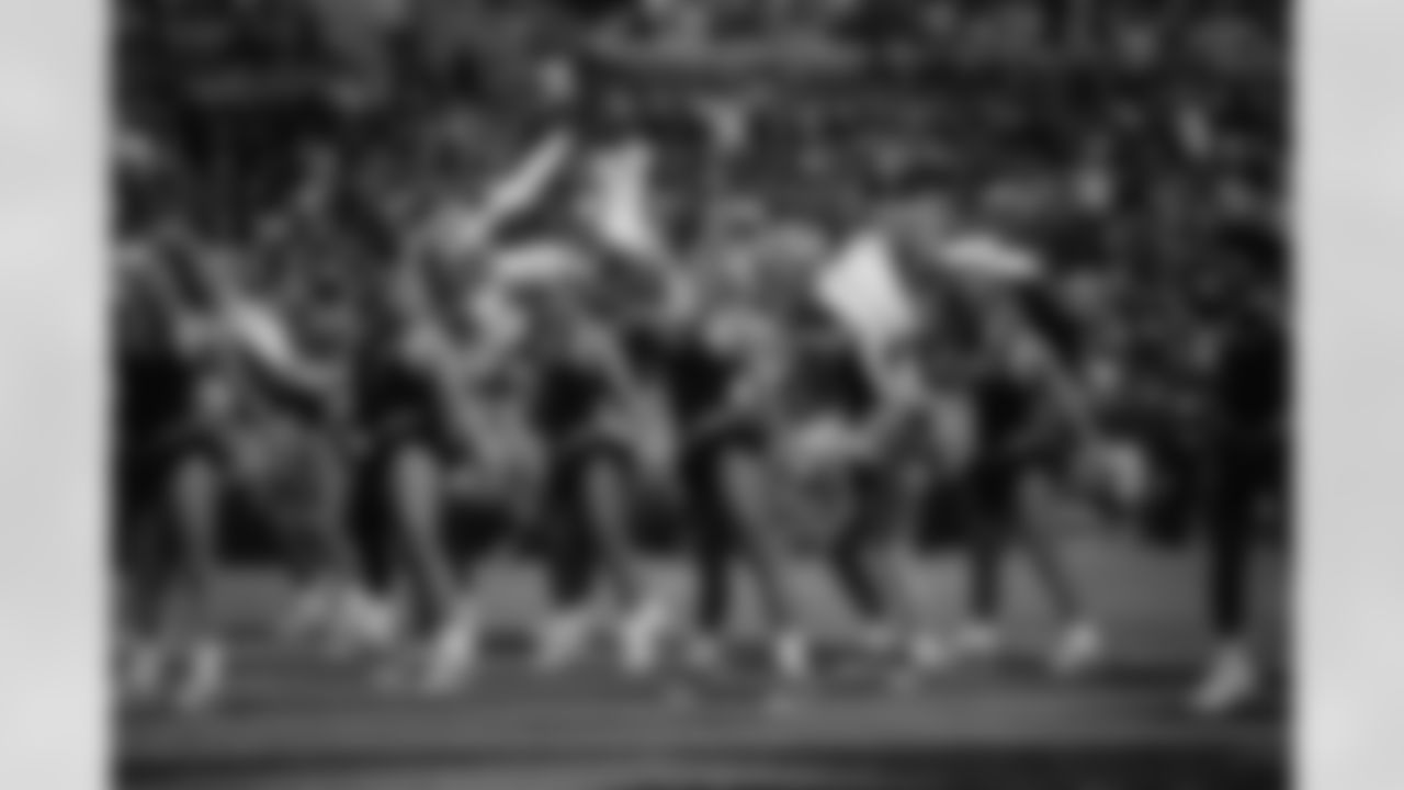 221009 Panthers vs 49ers-210