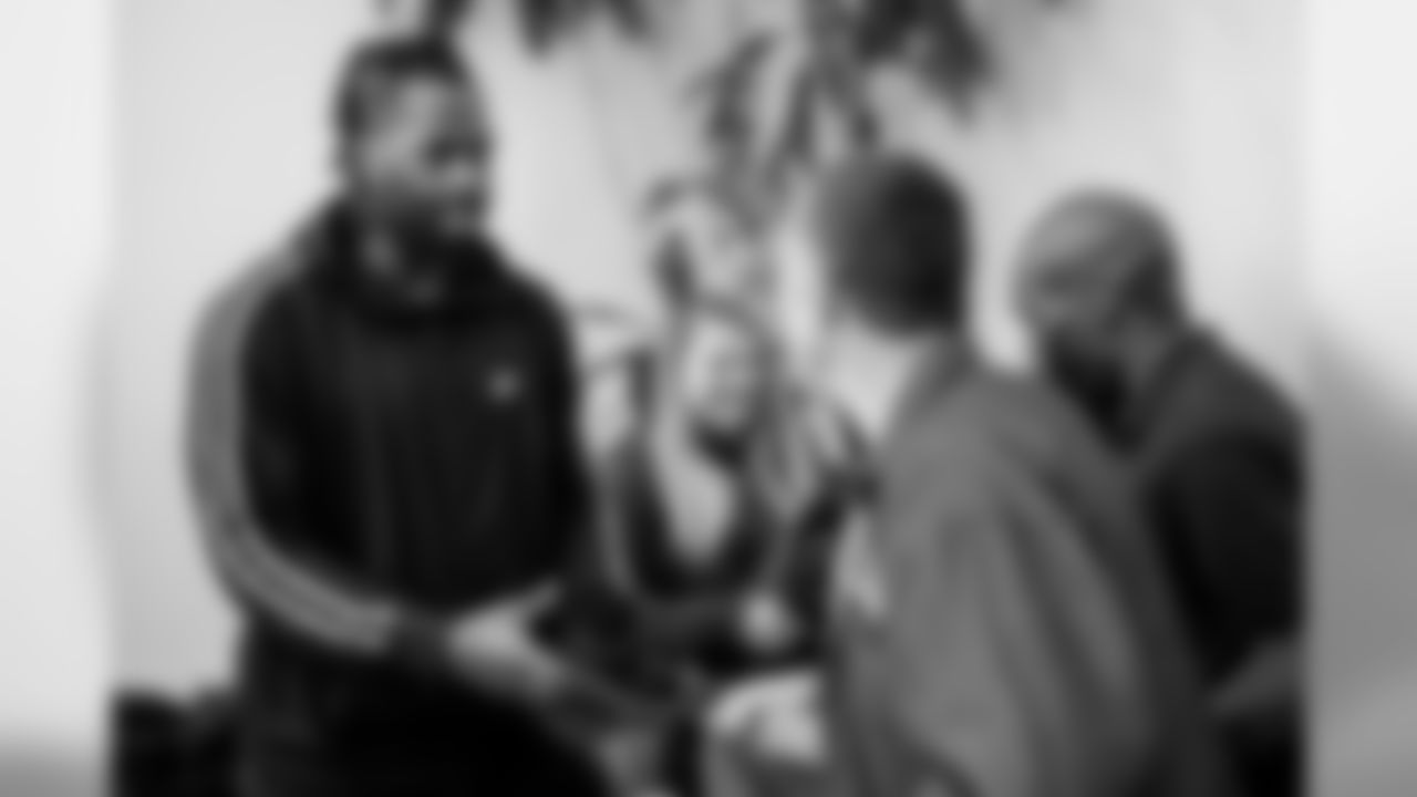 HelpingUpCoats_111819sh018