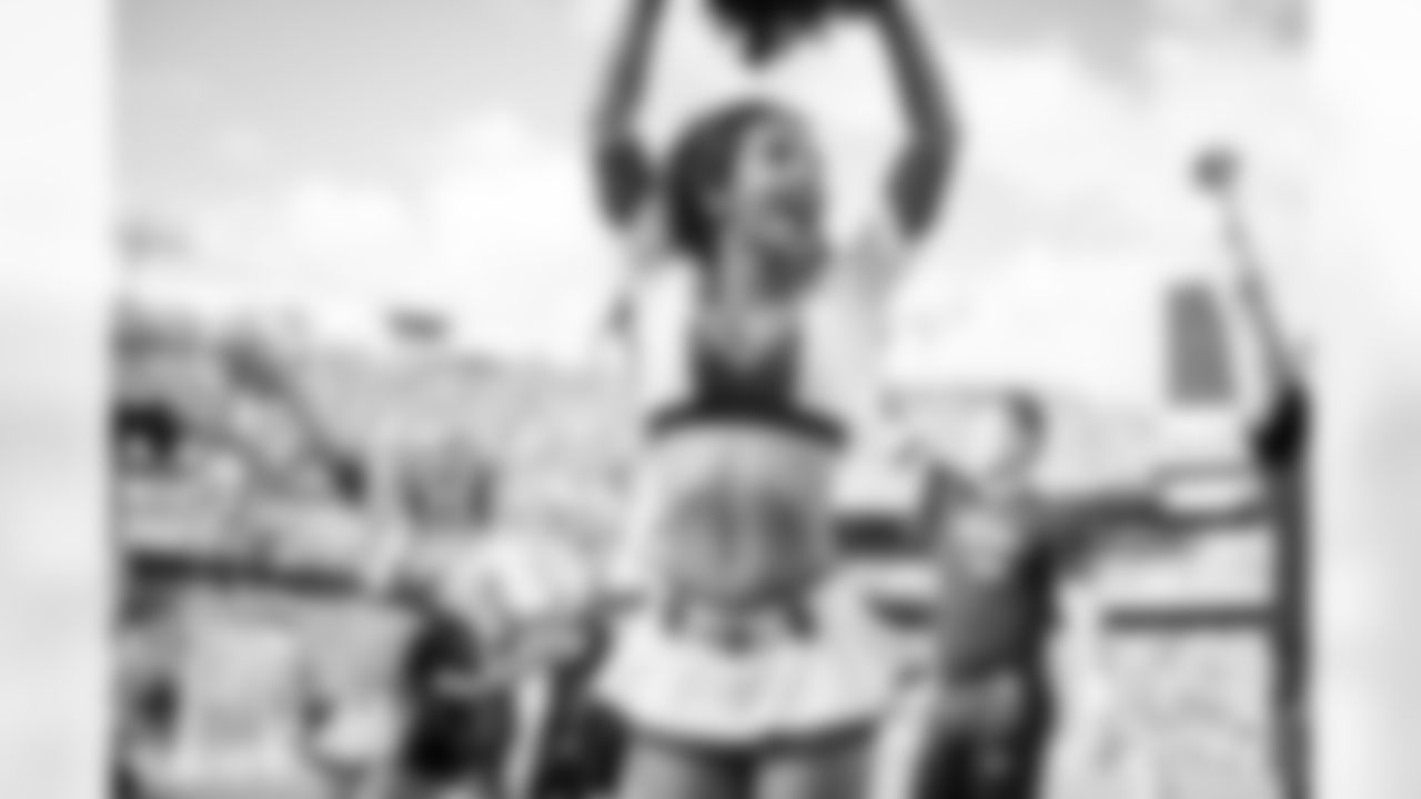 Cheer_vs_Chargers_2021-111