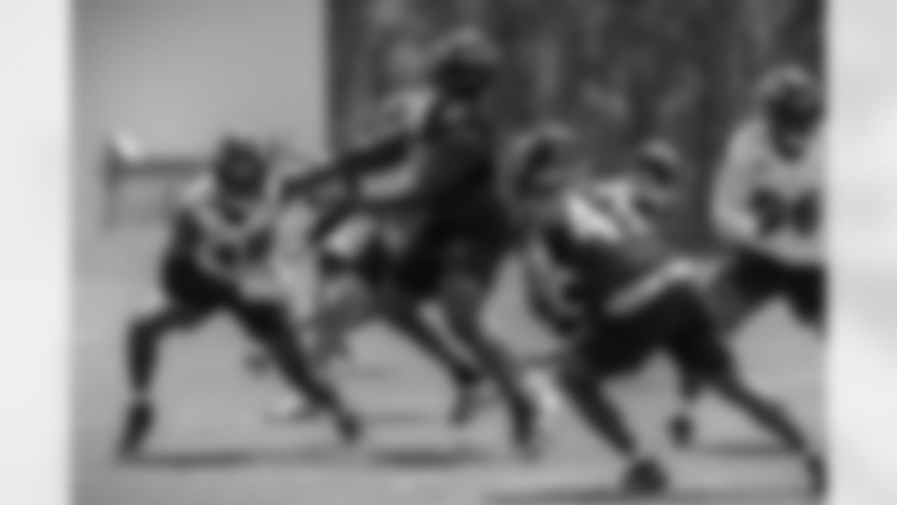 OLB Jeremiah Moon