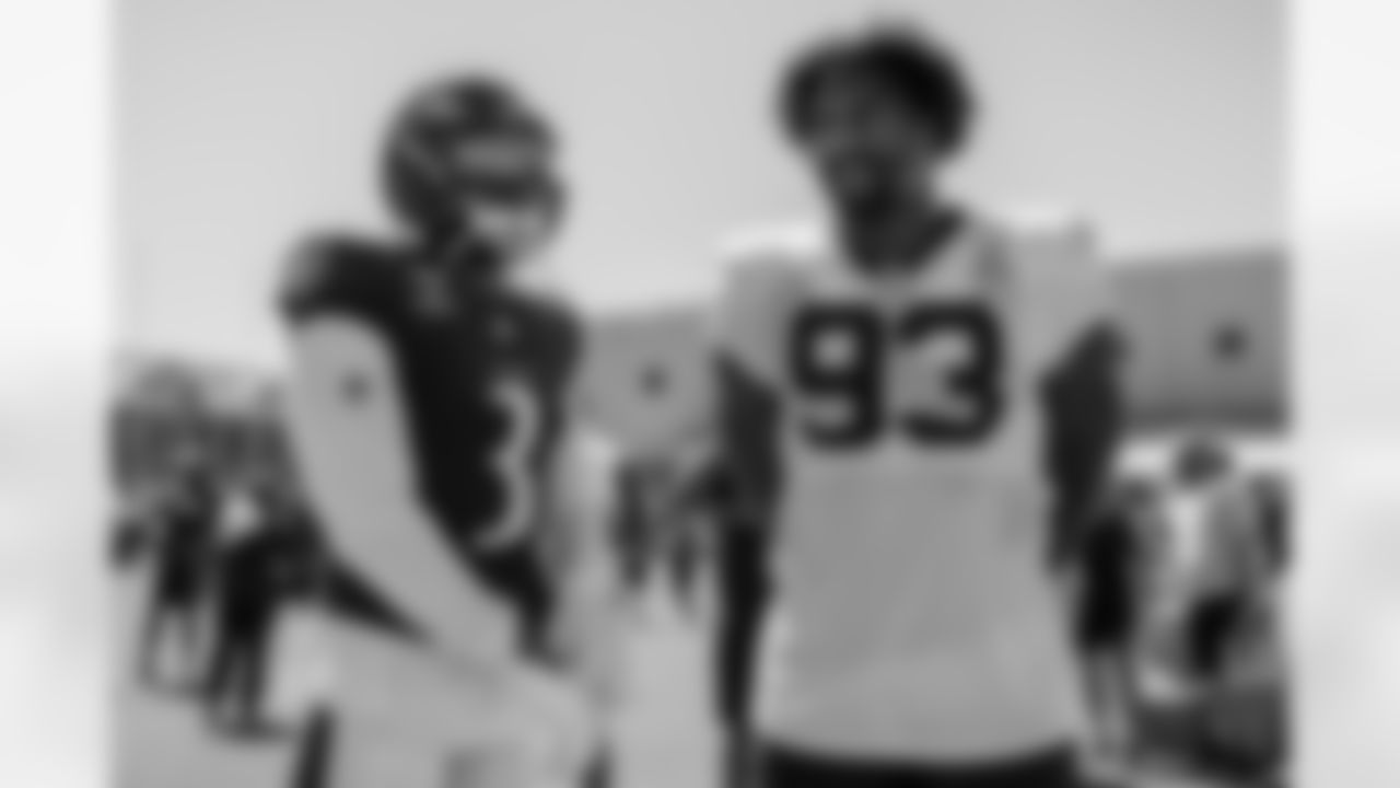From left: WR Odell Beckham Jr., Washington Commanders DT Jonathan Allen
