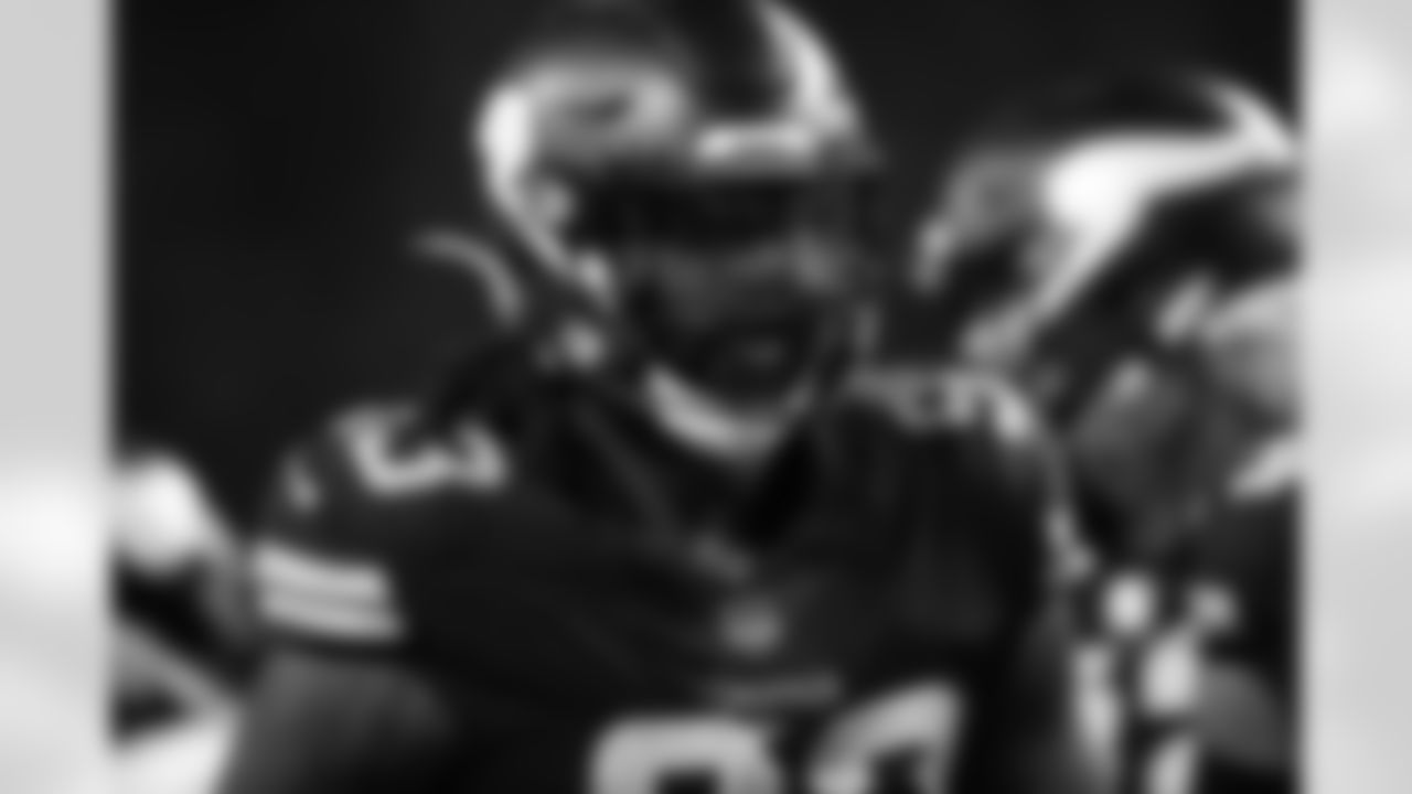 91 DE Patrick Jones II