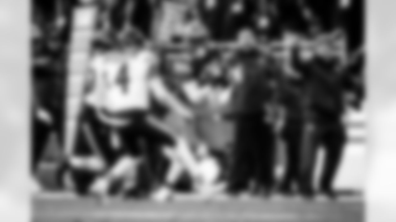 Tight end David Njoku (85) during a NFL football game between the Chicago Bears and Cleveland Browns on December 17, 2023 at Cleveland Browns Stadium. The Browns won 20-17.