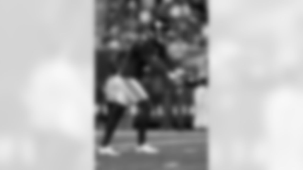 New York Giants punter Riley Dixon (9) in action against the New England Patriots during an NFL preseason football game, Sunday, Aug. 29, 2021, in East Rutherford, N.J. (AP Photo/Adam Hunger)