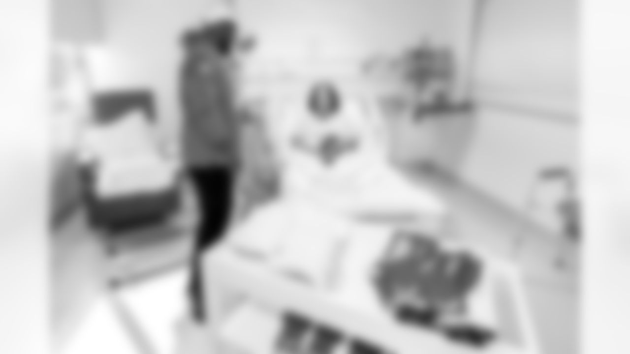 The Los Angeles Chargers visit patients and staff at UCLA Santa Monica Medical Center in Santa Monica, CA on Wednesday, January 29, 2025.