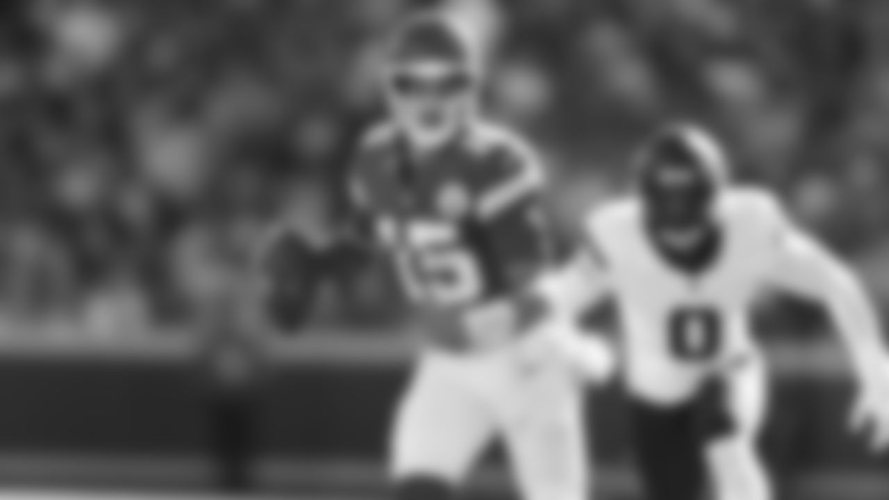 Kansas City Chiefs quarterback Patrick Mahomes (15) runs with the ball during the Week 10 NFL Game against the Denver Broncos on Sunday, November 10, 2024.