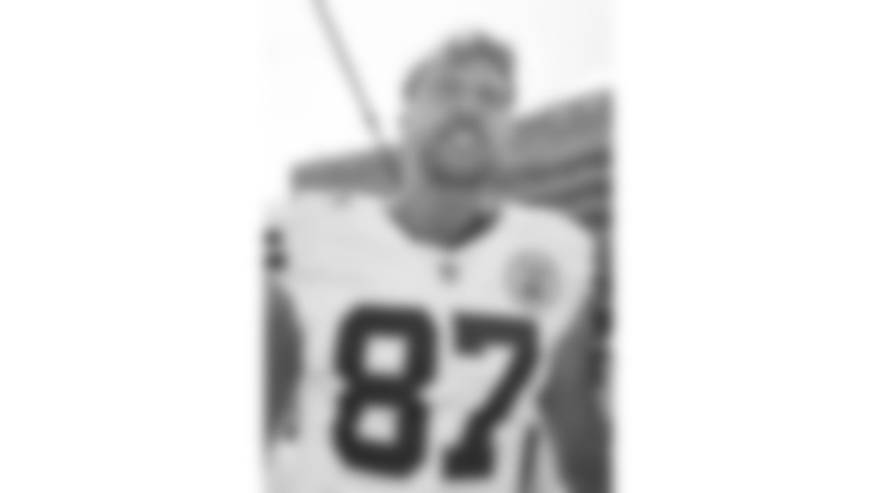Kansas City Chiefs tight end Travis Kelce (87) yells prior to the NFL Week 7 matchup against the San Francisco 49ers on Sunday, October 20, 2024 in Santa Clara, CA.